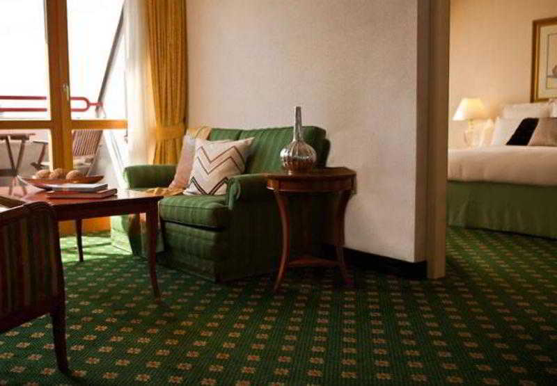 Renaissance Wien Hotel Room photo